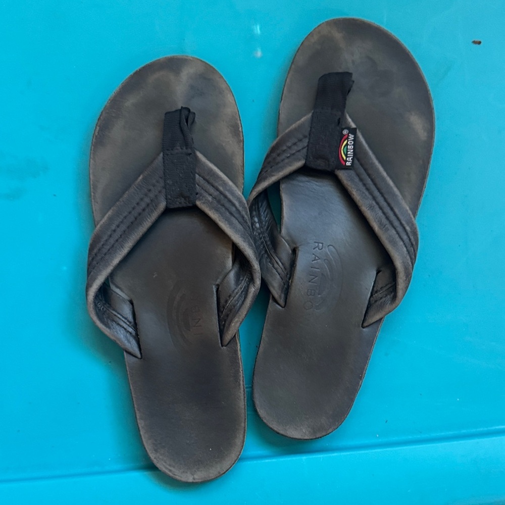 Rainbows Black Leather Flip-Flop Sandals